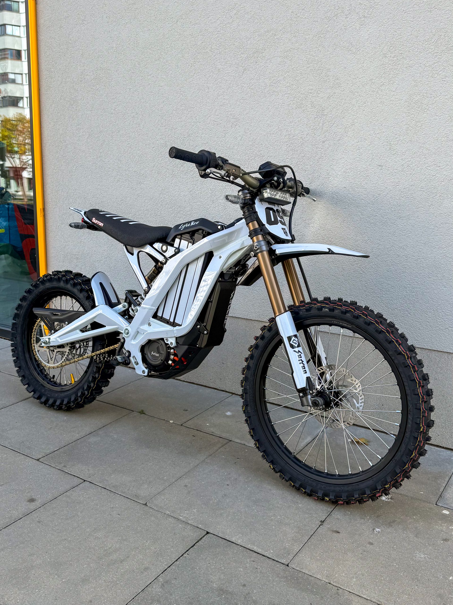 Surron Light Bee L1E StarDust Edition 10kw 2026 White - obrazek 3